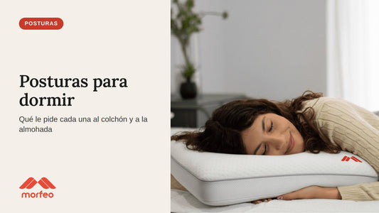 Mujer durmiendo de lado con la cabeza apoyada en una almohada viscoelástica Morfeo