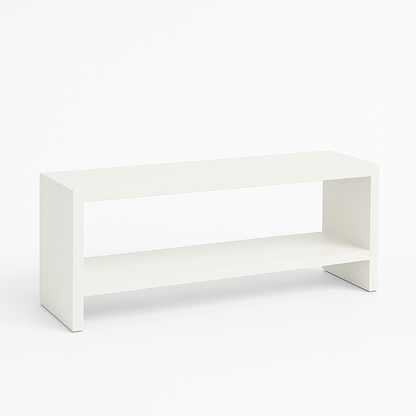 Banqueta Creta color blanco de Morfeo en vista lateral sobre fondo blanco con estructura de madera y estante inferior visible.
