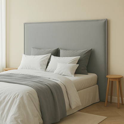 Cabecero Lin color gris de Morfeo en dormitorio elegante con cama y textiles blancos.