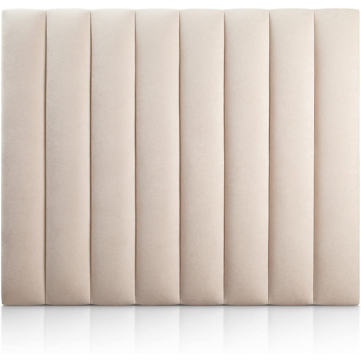 Cabecero tapizado Tasos beige de Morfeo con canales verticales acolchados, vista frontal sobre fondo blanco. Tejido antimanchas, fabricado en España.