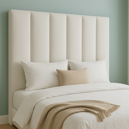 Cabecero Tasos color blanco de Morfeo en dormitorio luminoso con cama y textiles claros.