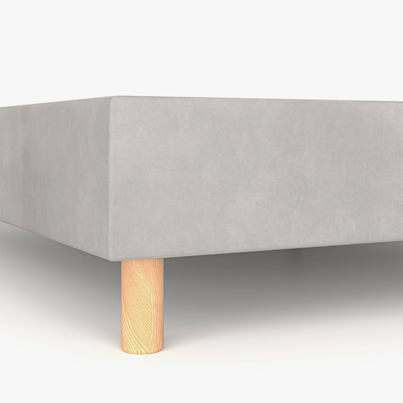 Detalle de la pata de madera de la base tapizada Samos color gris de Morfeo.