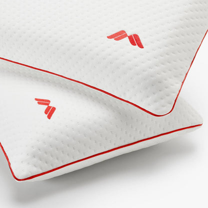 Detalle de dos almohadas viscoelásticas SojaVisco de Morfeo con logo bordado y ribete rojo.