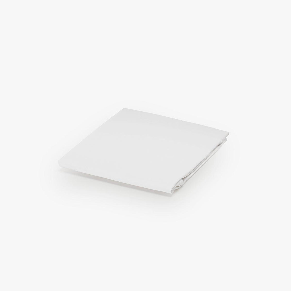 Funda de almohada FreshCool de Morfeo doblada sobre fondo blanco, lista para colocar en la almohada.