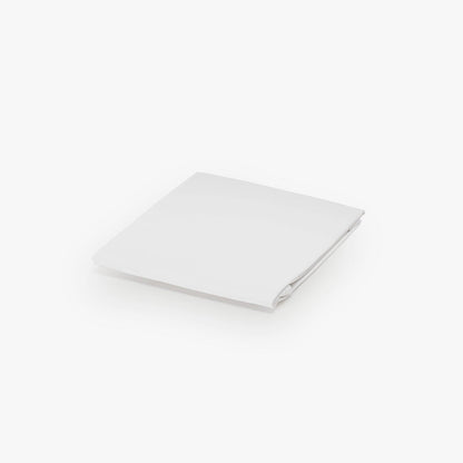 Funda de almohada FreshCool de Morfeo doblada sobre fondo blanco, lista para colocar en la almohada.