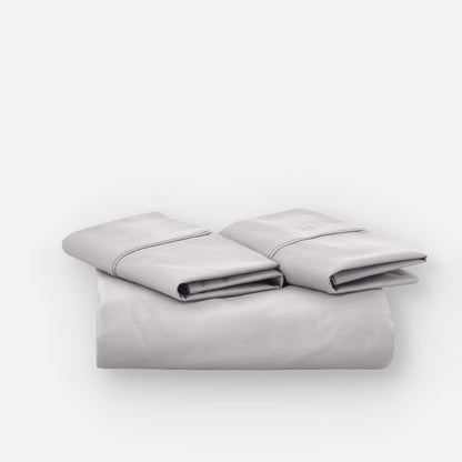 Fundas de edredón EcoPercal gris de Morfeo, conjunto doblado en perspectiva sobre fondo blanco.