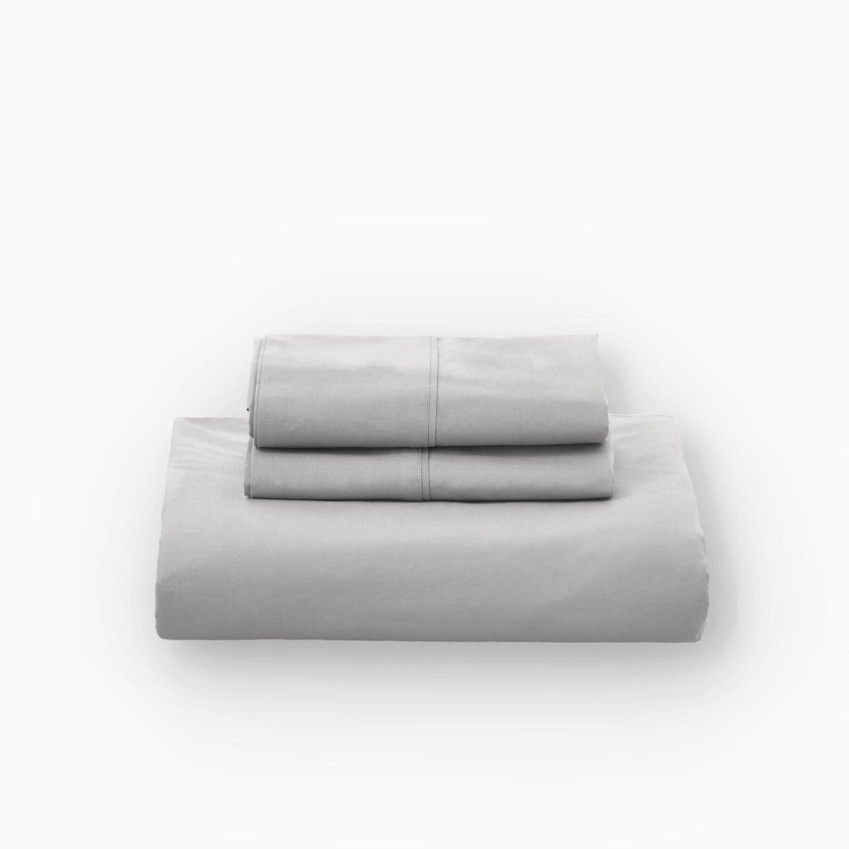 Fundas de edredón EcoPercal gris de Morfeo dobladas con fundas de almohada, vista frontal.