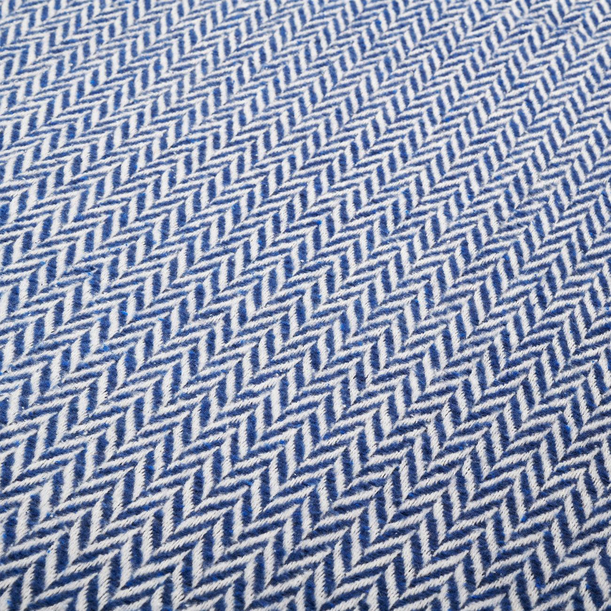 Detalle del tejido en espiga azul y blanco de la mantita espiga de Morfeo.