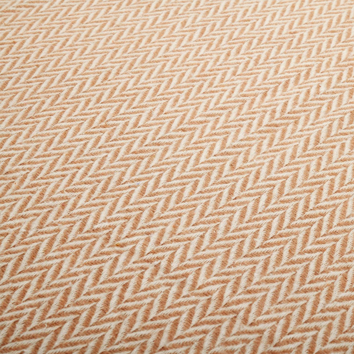 Detalle del tejido en espiga beige y crudo de la mantita espiga de Morfeo.