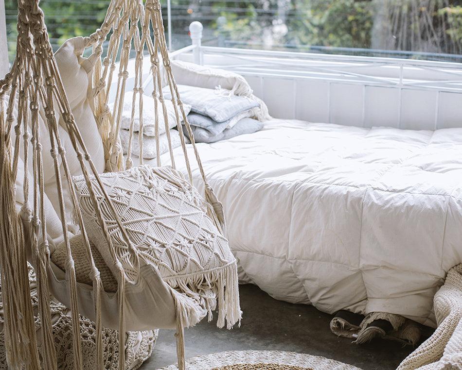 Tips for decorating a small bedroom to make it look bigger